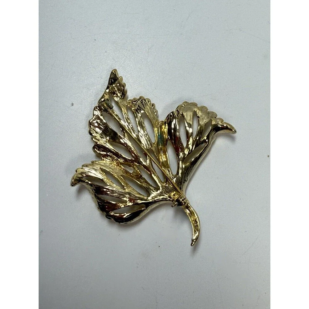 Vintage C.S.T. Jewelry Goldtone Leaf Brooch New